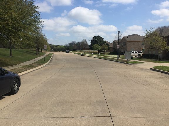 4th image of 920 Woodridge Dr