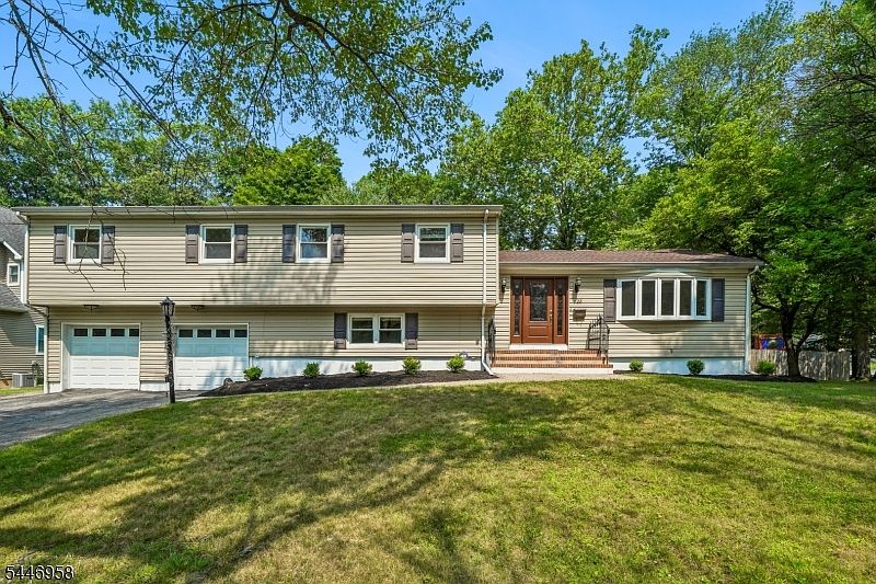 1st image of 28 Brookside Pl