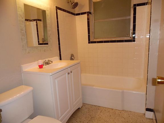 5th image of 502 N 5th St