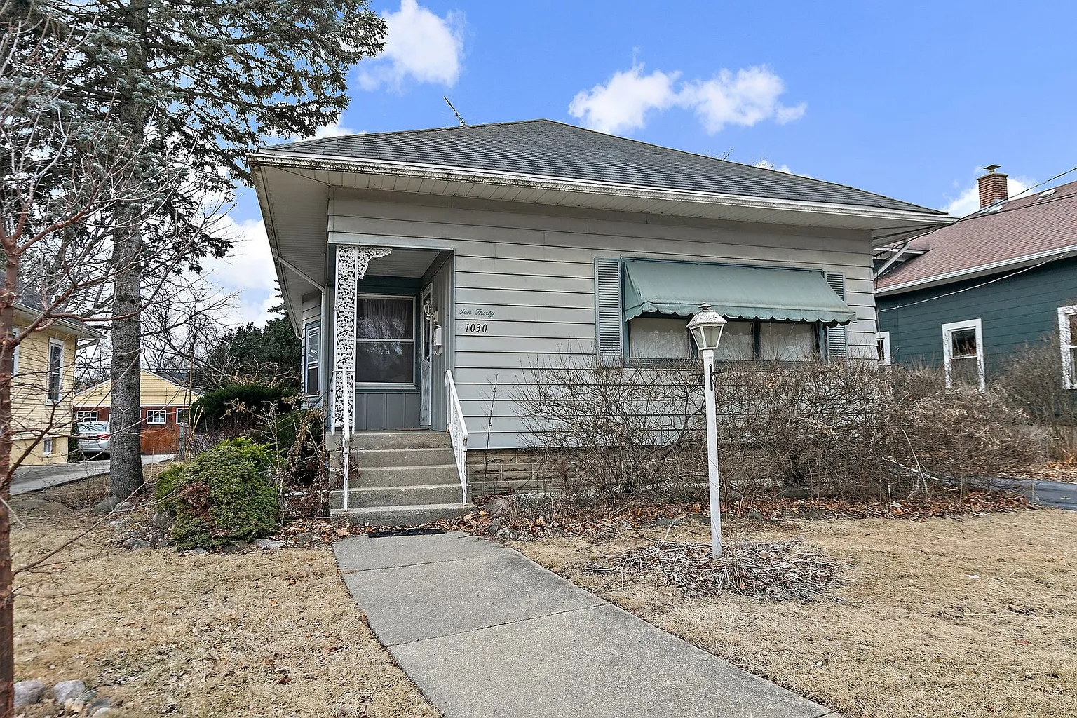 1030 Hill Ave photo 1
