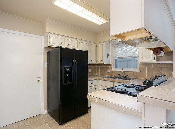 5th image of 3911 E Palfrey St