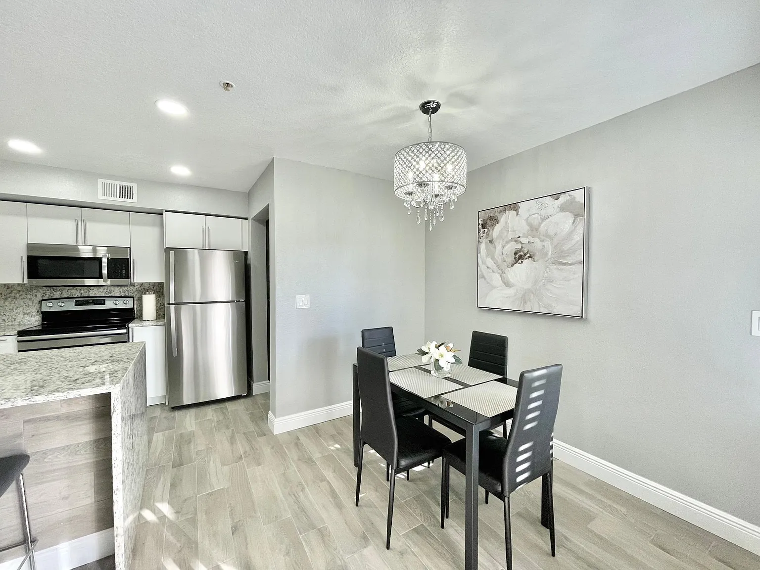 7210 Westpointe Blvd — Photo 2