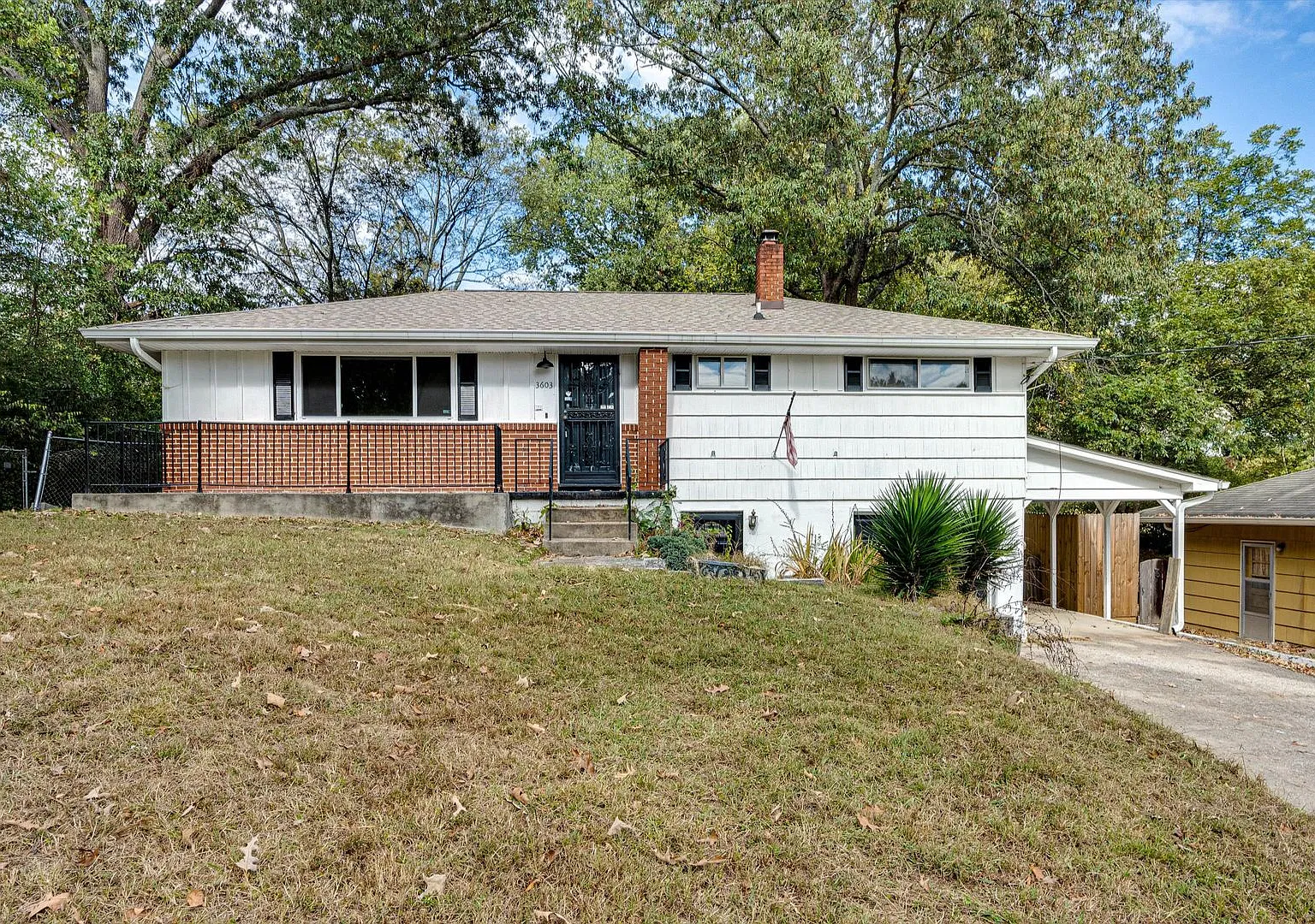 Coming Soon! Three Bedroom Two Bathroom House For Rent. Ready For Move In This November. — Photo 1