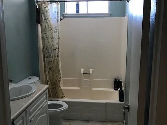 5th image of 1600 Wildwood Dr