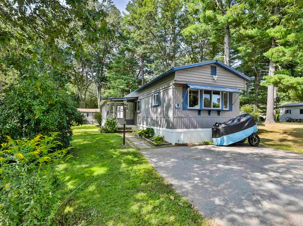 7 Clovercrest Drive, Nashua, NH 03062