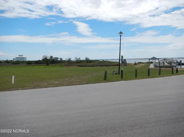 215 Bow Spray Drive, Newport, NC 28570
