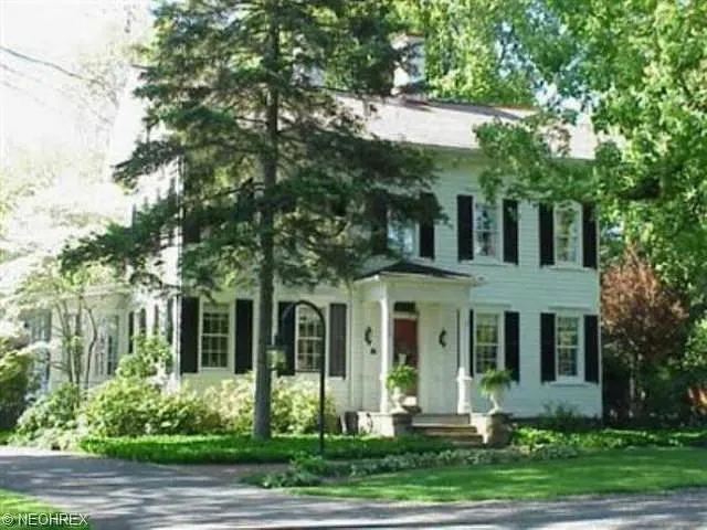 3240 E Market St photo 1