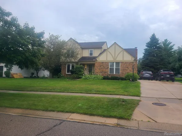44831 Huntington Dr, Novi, MI 48375