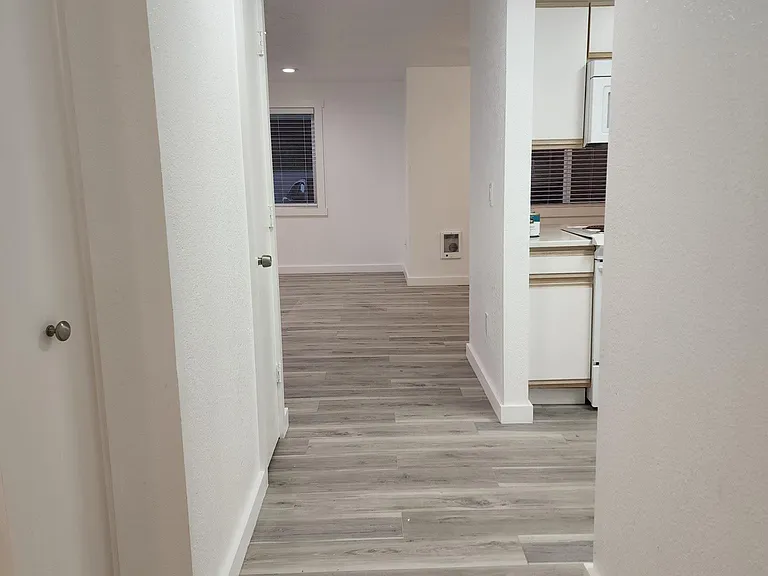 979 Plymouth Dr NE — Photo 3