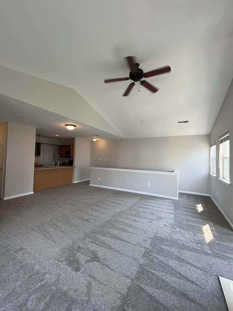 This 3BR/2BA condo in Walnut Bank Farms — Photo 4
