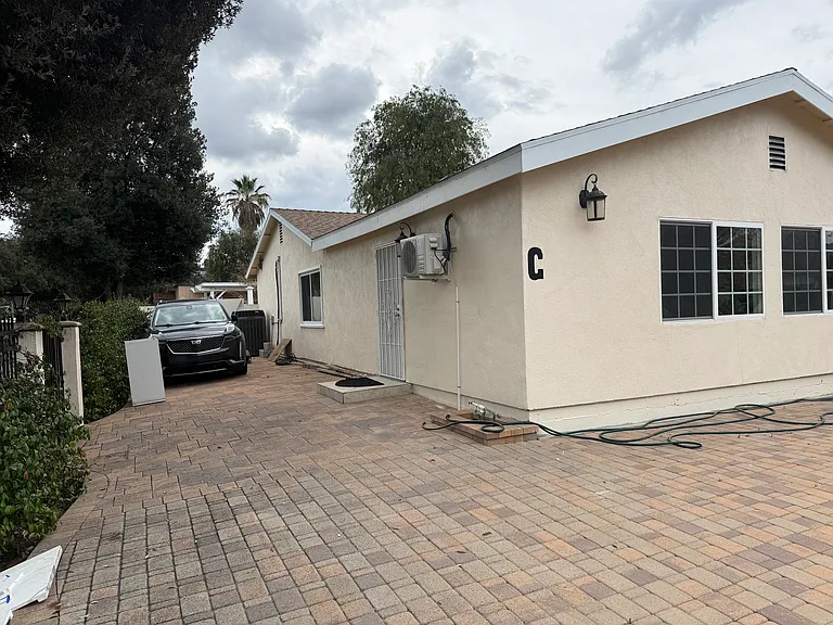 23434 Sylvan St #C — Photo 12