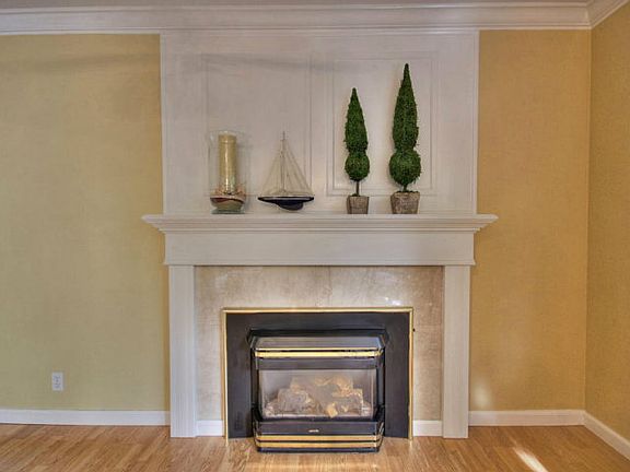 3rd image of 523 Canton Dr