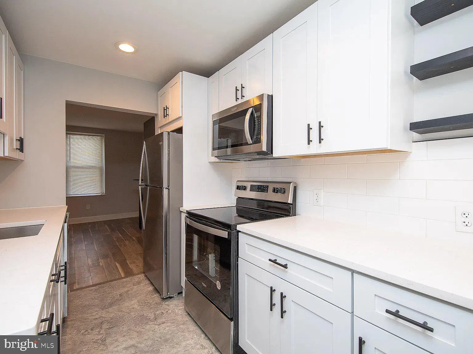 3 bed, 2.0 bath, 1800 sqft, $2,300 — Photo 1