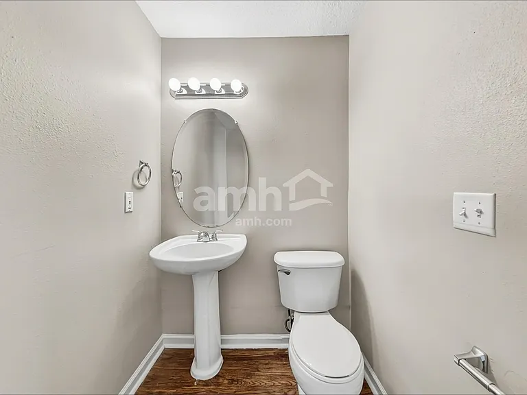 664 Mackenzie Cir — Photo 9