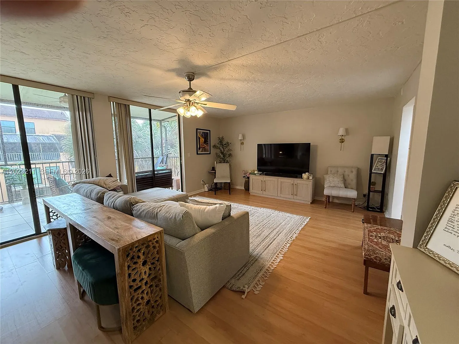 Lago West Condominium — Photo 2