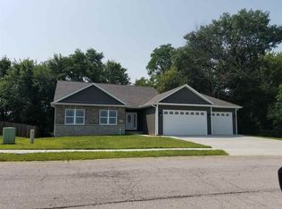 13 Osprey Ct, Pekin, IL 61554