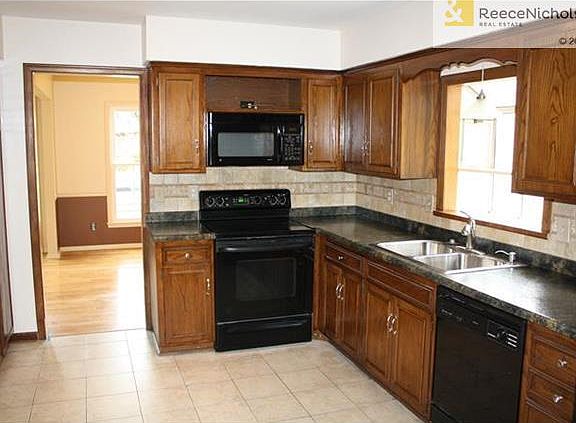4th image of 9816 Harrison Cir