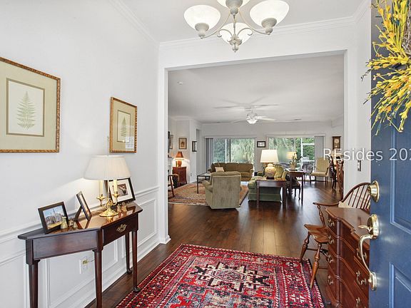 4th image of 10 Saltus Ct