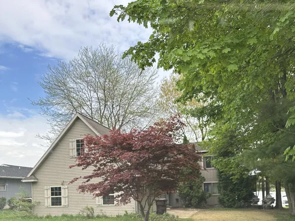 2390 W Shore Dr, Sand Lake, MI 49343