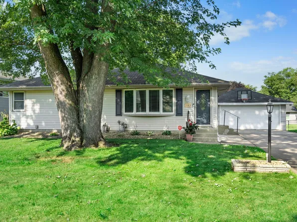 1849 Chatsworth St N, Roseville, MN 55113