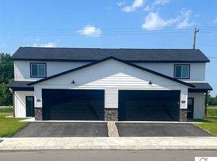 3216 Scotch Ln, Mankato, MN 56001