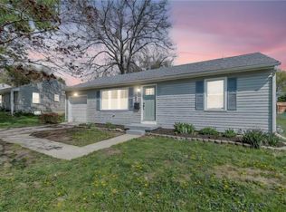 1006 NE 67th St, Gladstone, MO 64118