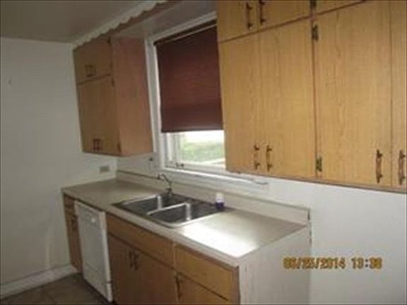 4th image of 17121 Longfellow Ave
