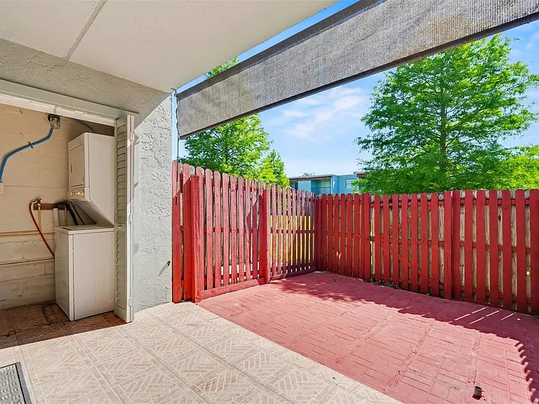 2845 Somerset Park Dr #101 — Photo 17