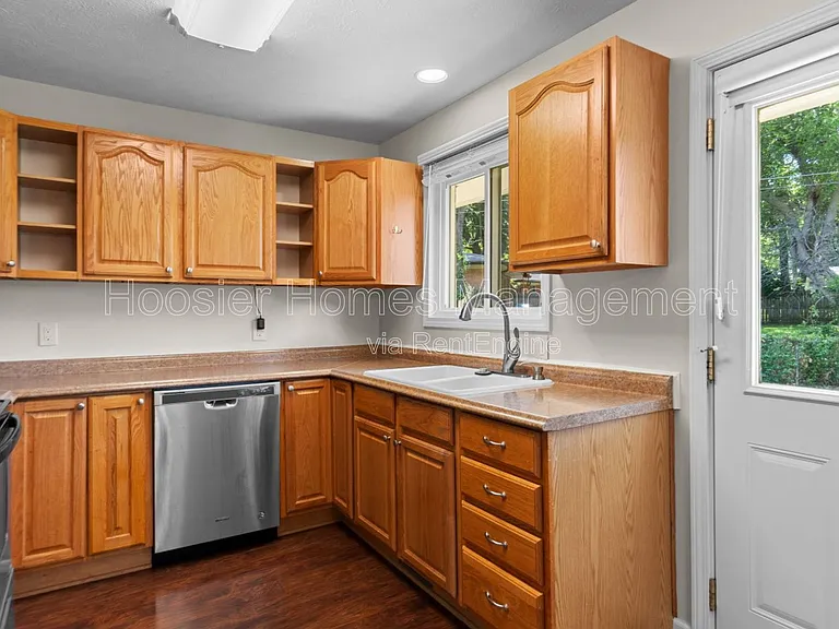 1160 Birnam Woods Trl — Photo 7
