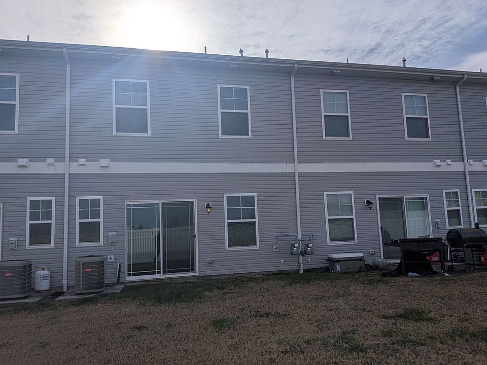 2nd image of 23553 Linkside Dr