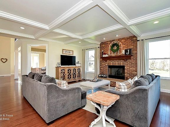 2nd image of 356 Shadow Hill Dr