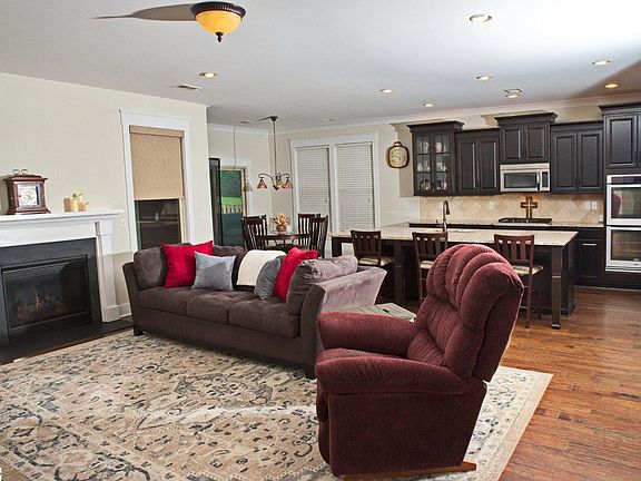 4th image of 109 Martele Ct