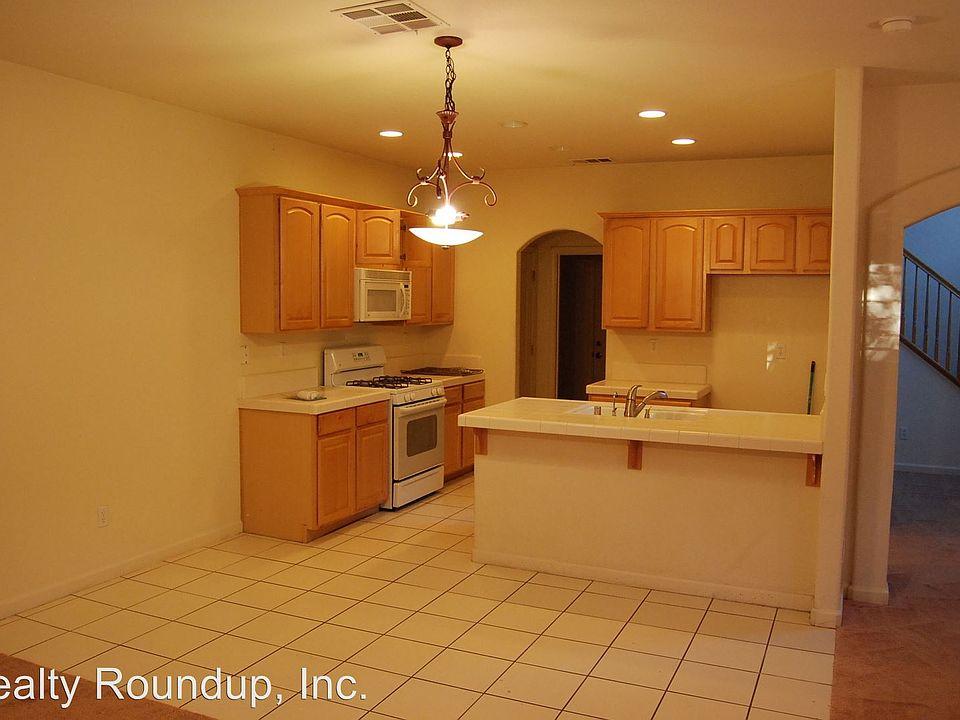 1st image of 3225 English Oak Cir