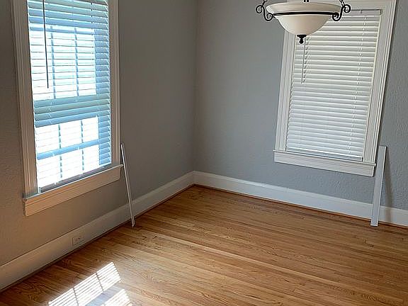 4th image of 410 E Farriss Ave