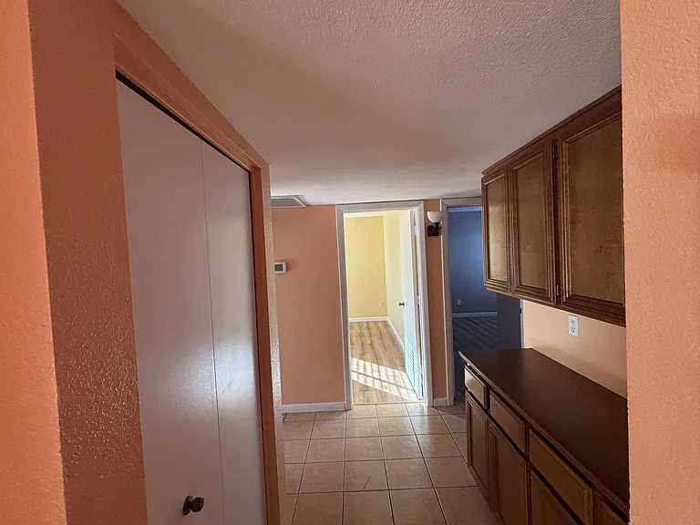 413 W Beverly Ln — Photo 22