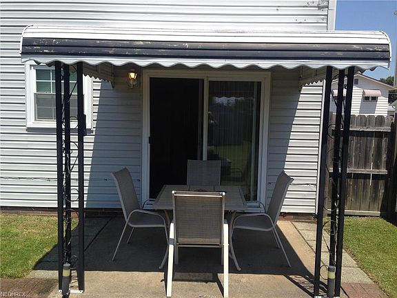 5th image of 160 Parkway Dr