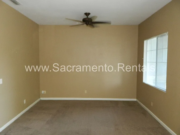 61 White Birch Ct — Photo 3