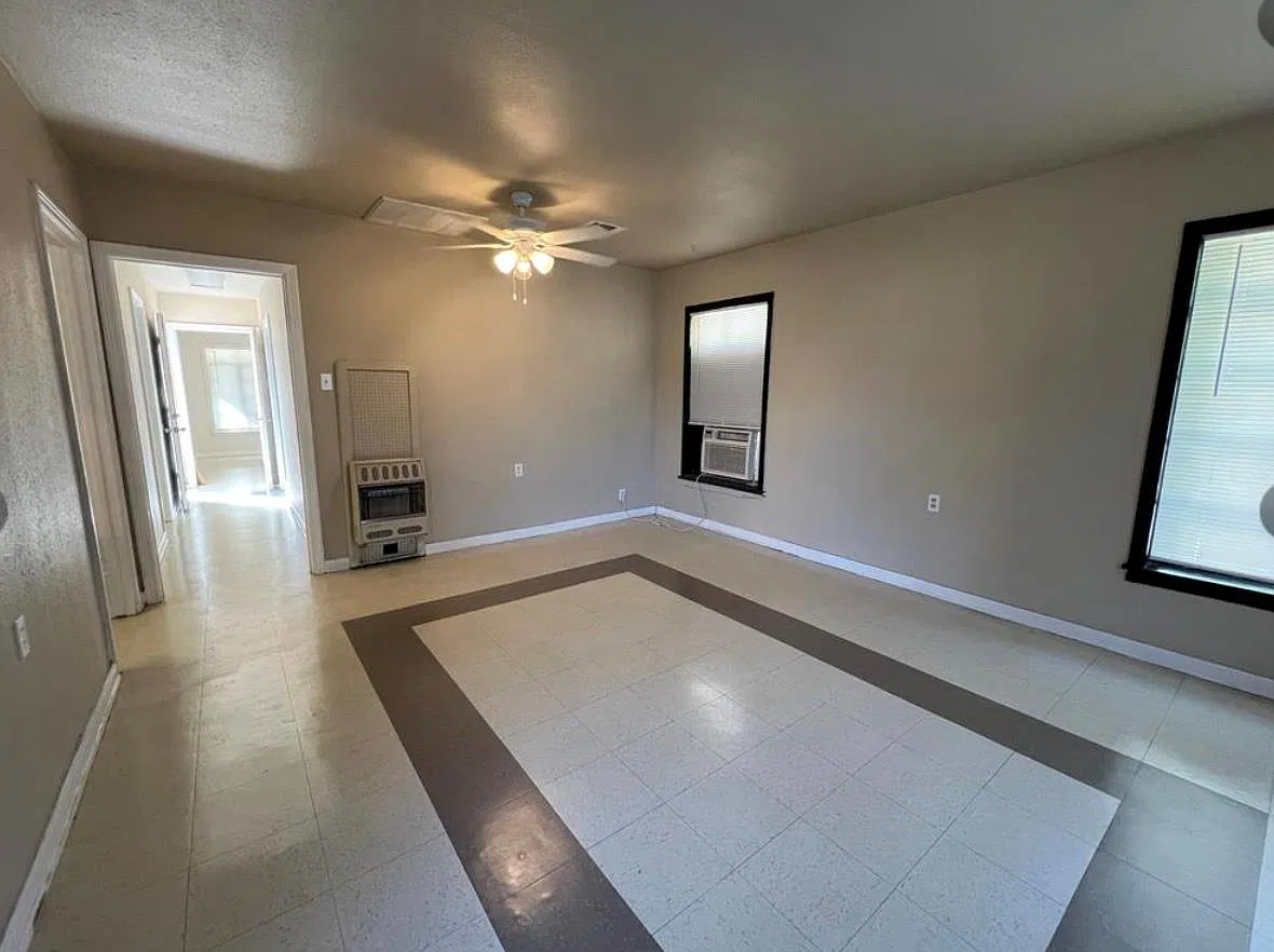 2 bed, 1.0 bath, 1071 sqft, $1,100 — Photo 4