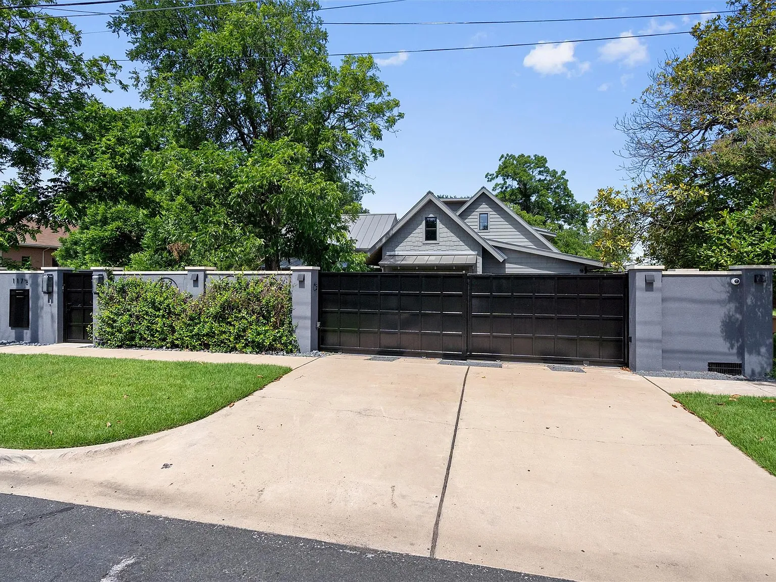 4 bed, 4.5 bath, 4176 sqft, $18,000 — Photo 1