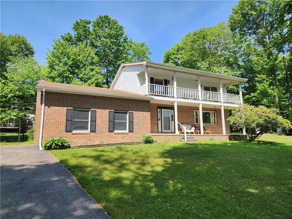 765 Latonka Dr, Mercer, PA 16137
