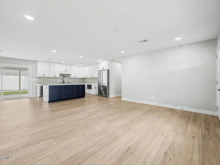 8440 E Palm Ln — Photo 6
