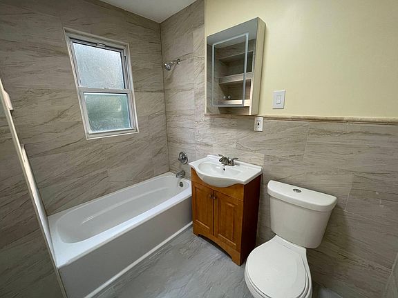 3rd image of 11124 169th St #2