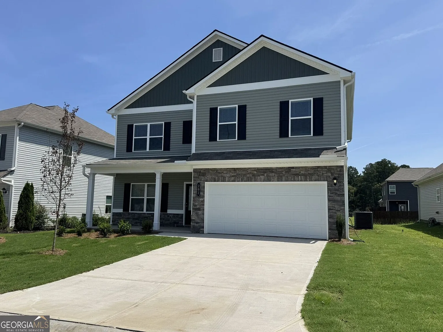 5 bed, 3.0 bath, 2372 sqft, $2,350 — Photo 2