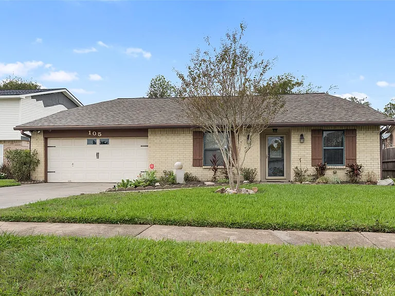 105 Sweetgum St — Photo 1