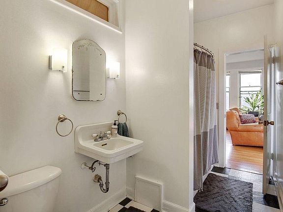 3rd image of 3029 Irving Ave S #2