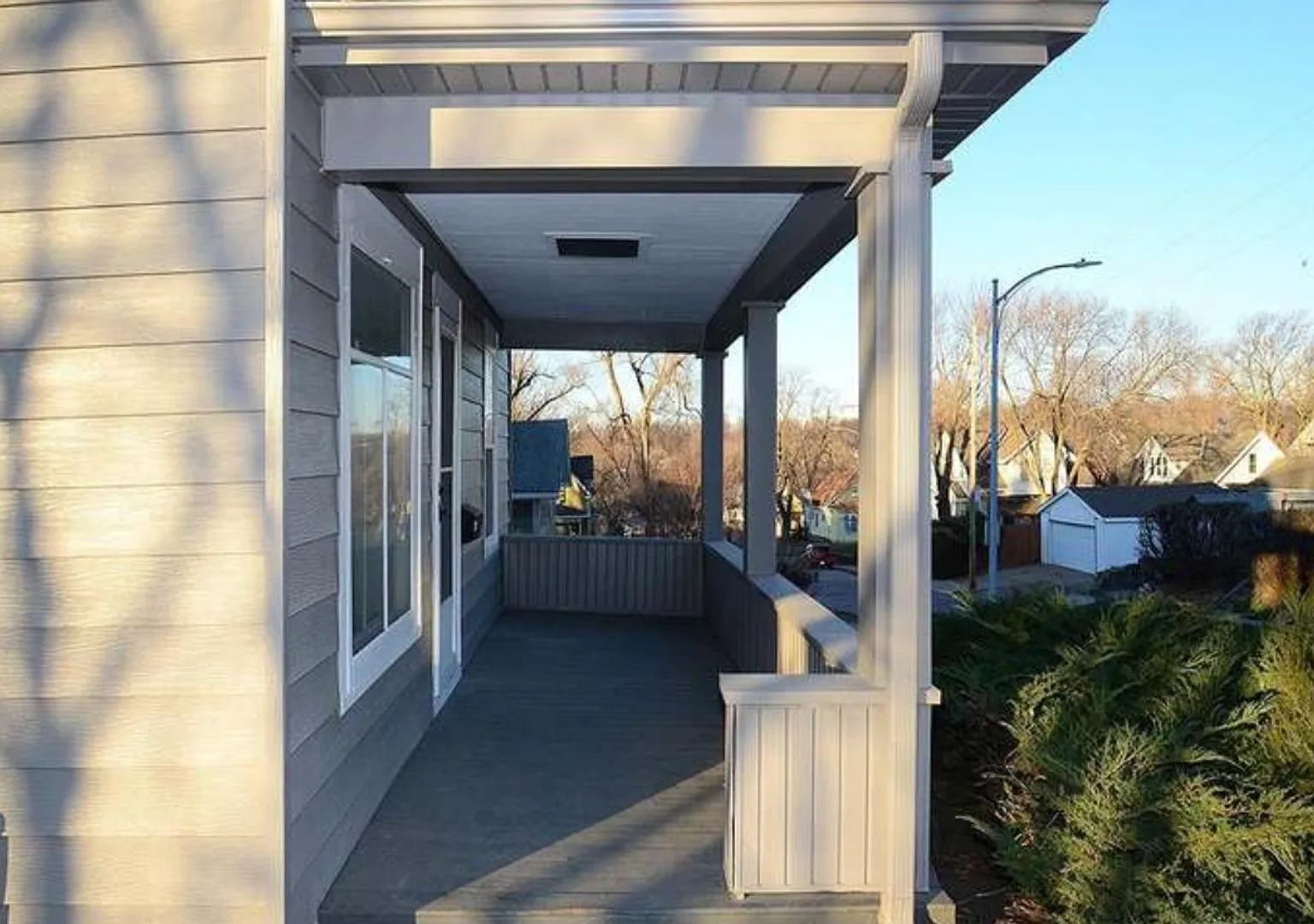 Beautiful 5 Bedroom Home! — Photo 2