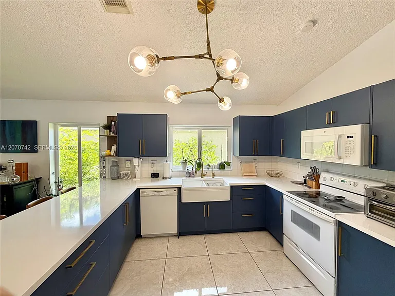415 NW 165th Ave — Photo 16
