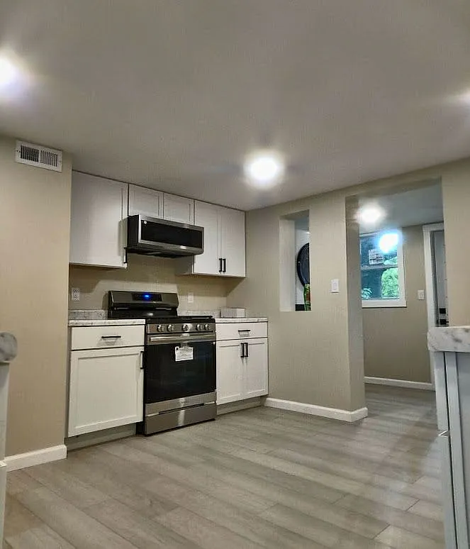 3 bed, 1.0 bath, 1212 sqft, $1,600 — Photo 3
