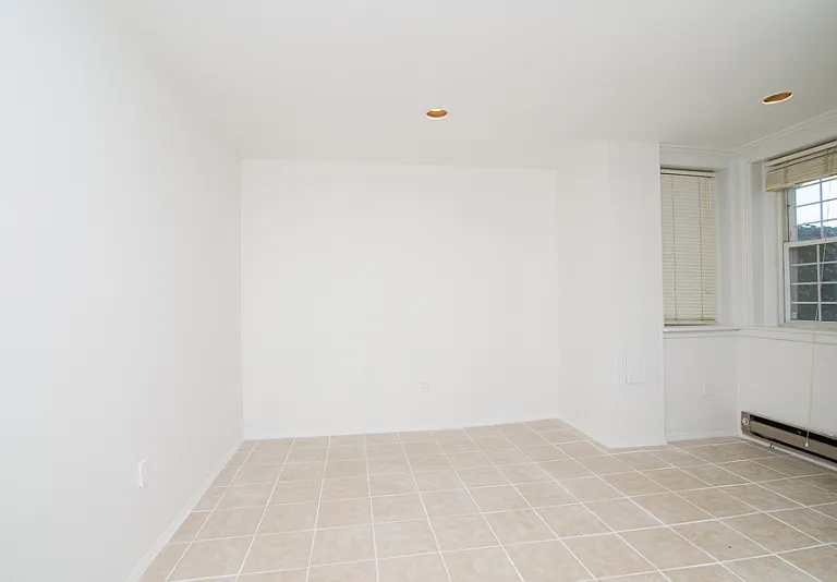 438 3rd St NE — Photo 2