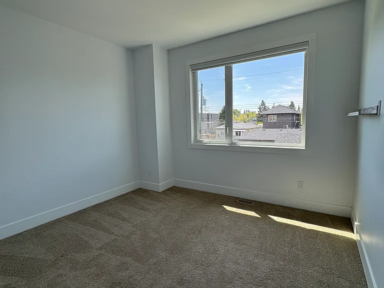 521 23rd Ave NE #521A — Photo 31